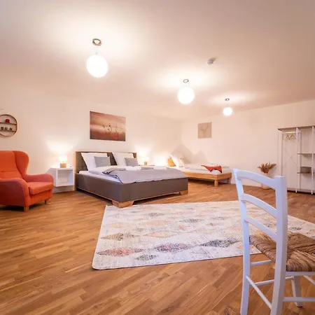 Dreamcation - Ehemalige Pfarrer- & Souterrain Wohnung, 3d-tour, Terrasse, Garten, Bbq Lejlighed Kelheim