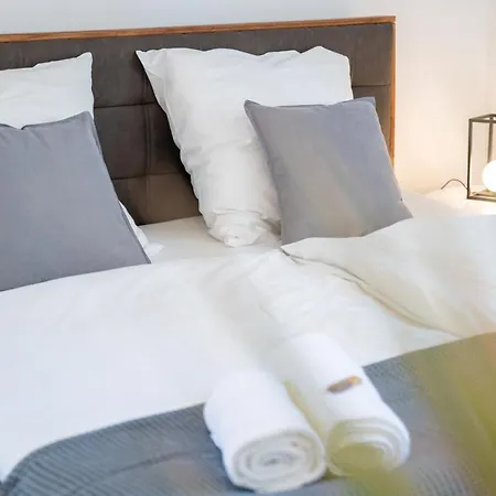 Lejlighed Dreamcation - Ehemalige Pfarrer- & Souterrain Wohnung, 3d-tour, Terrasse, Garten, Bbq *