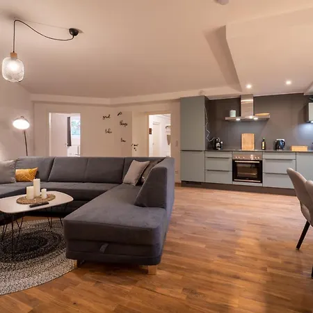 Apartment Dreamcation - Ehemalige Pfarrer- & Souterrain Wohnung, 3d-tour, Terrasse, Garten, Bbq Kelheim